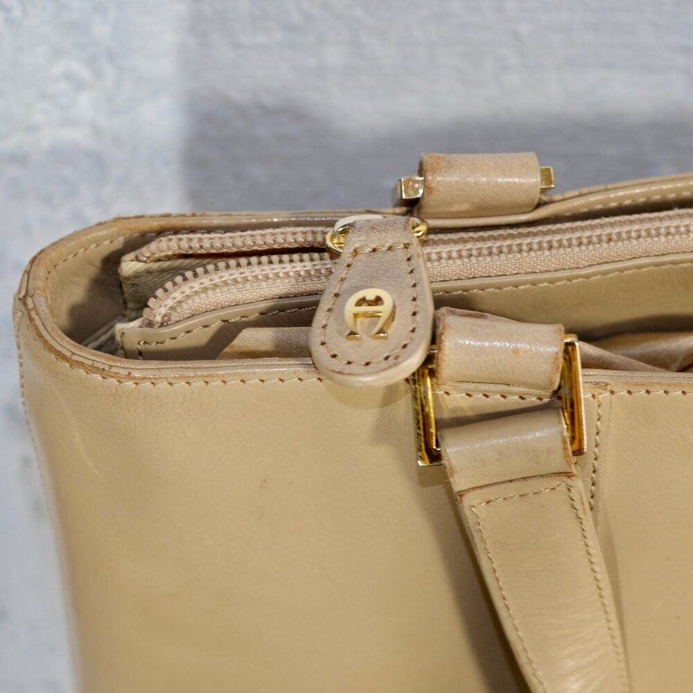 Vintage Etienne Aigner Square Beige Leather Handbag 13"x19"- 6" Handle - Picture 4 of 6